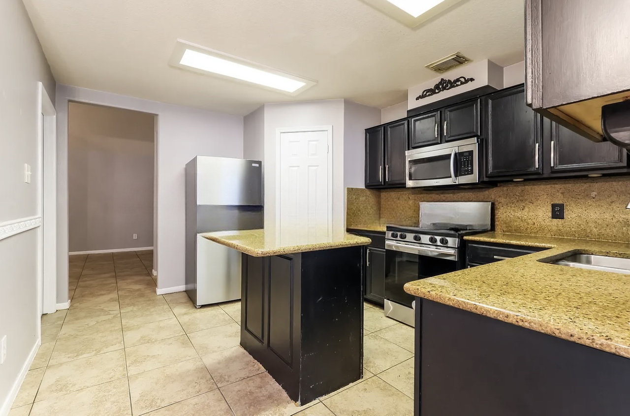 15412 Hickory Dale St - Photo 2 of 8
