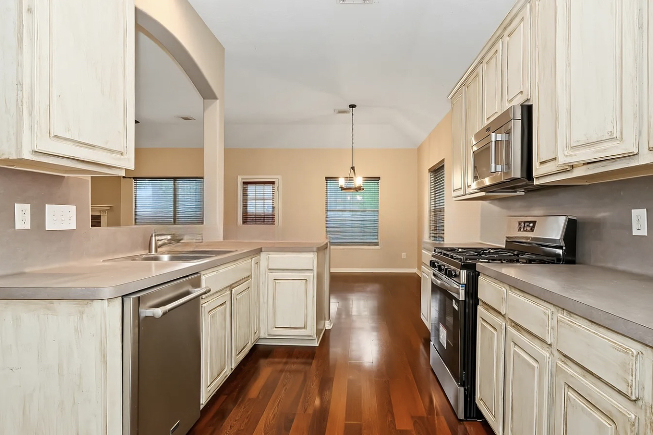 2746 Spring Dusk Ln - Photo 2 of 8