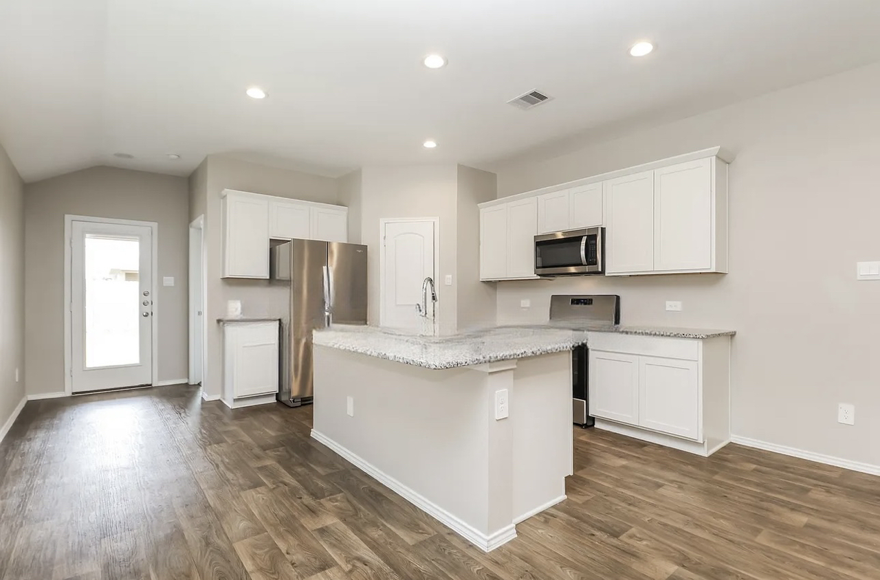 9946 Glenbrook Ln - Photo 2 of 6