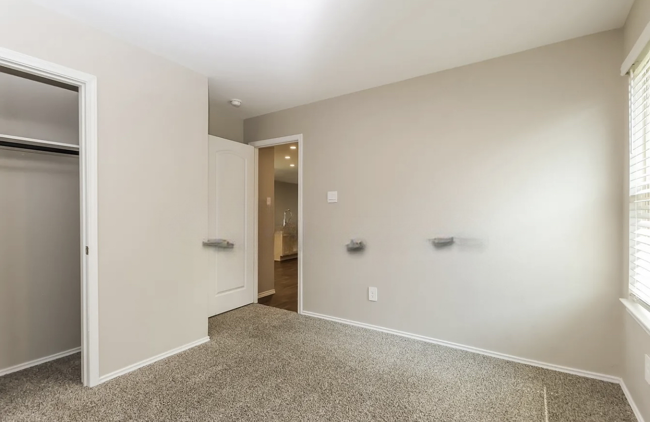 9946 Glenbrook Ln - Photo 5 of 6