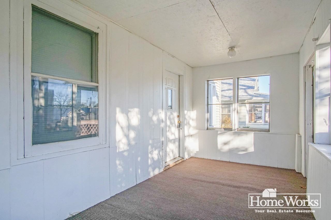 923 S 30th St - Photo 2 of 17