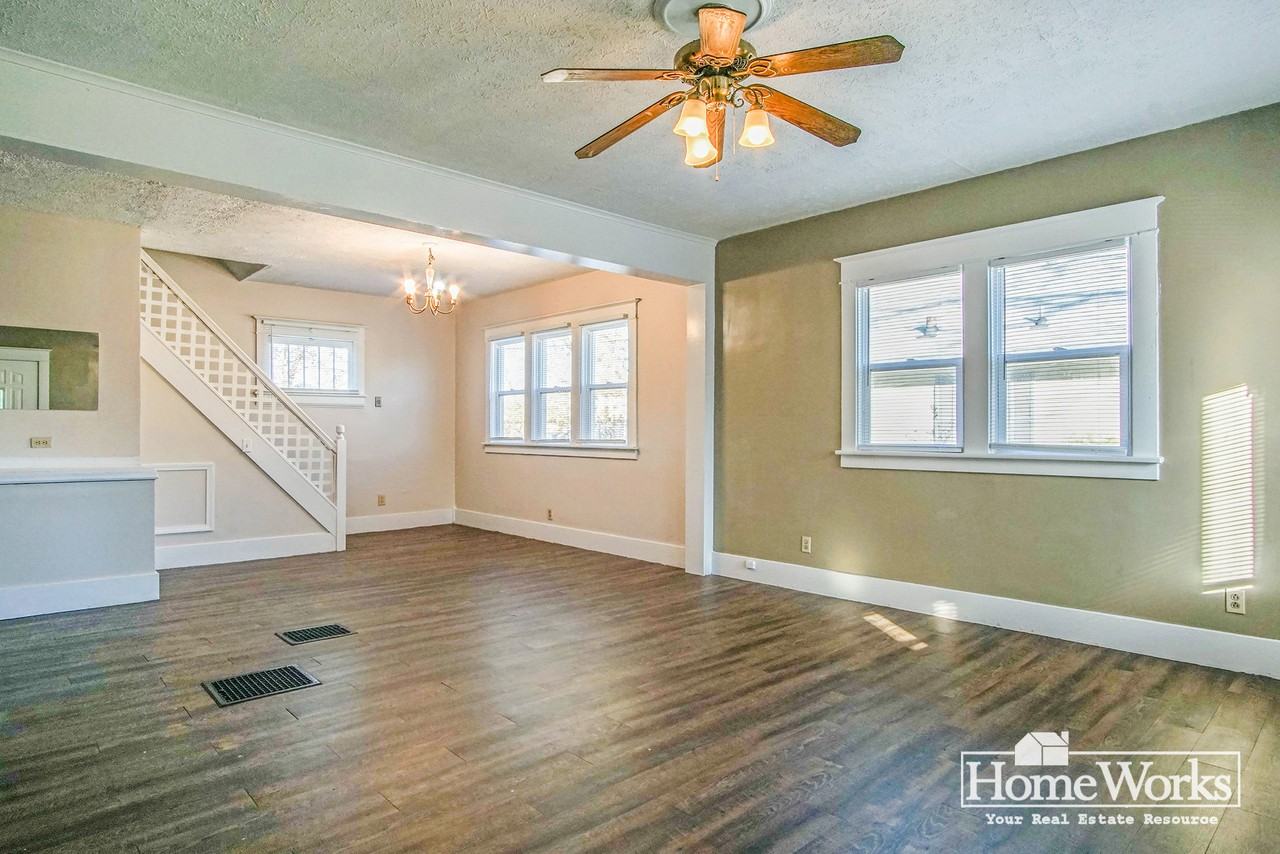 923 S 30th St - Photo 3 of 17