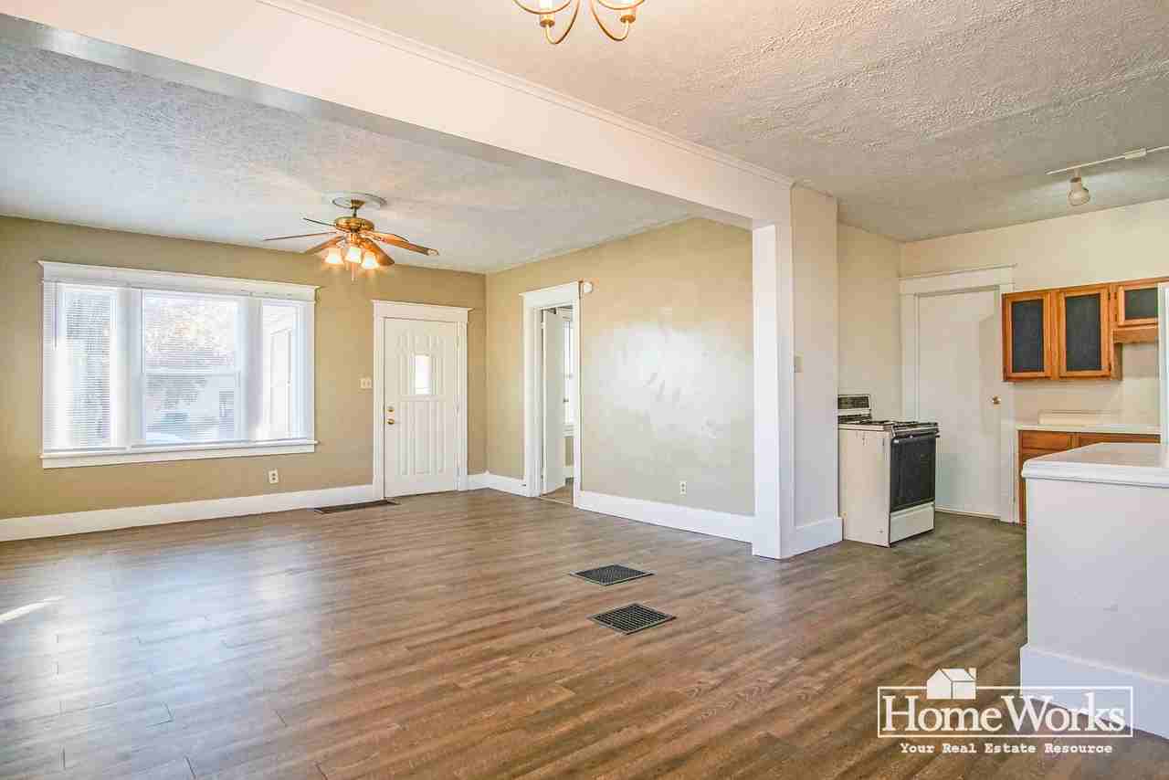 923 S 30th St - Photo 4 of 17