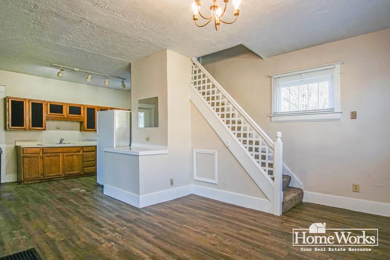 923 S 30th St - Photo 5 of 17