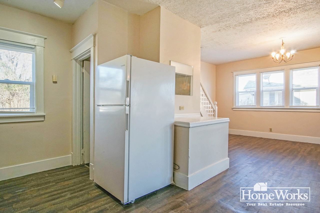 923 S 30th St - Photo 6 of 17