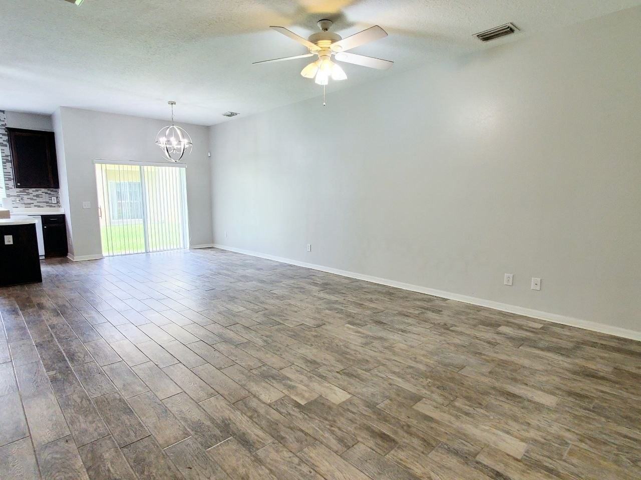 17532 Hugh Ln - Photo 3 of 20