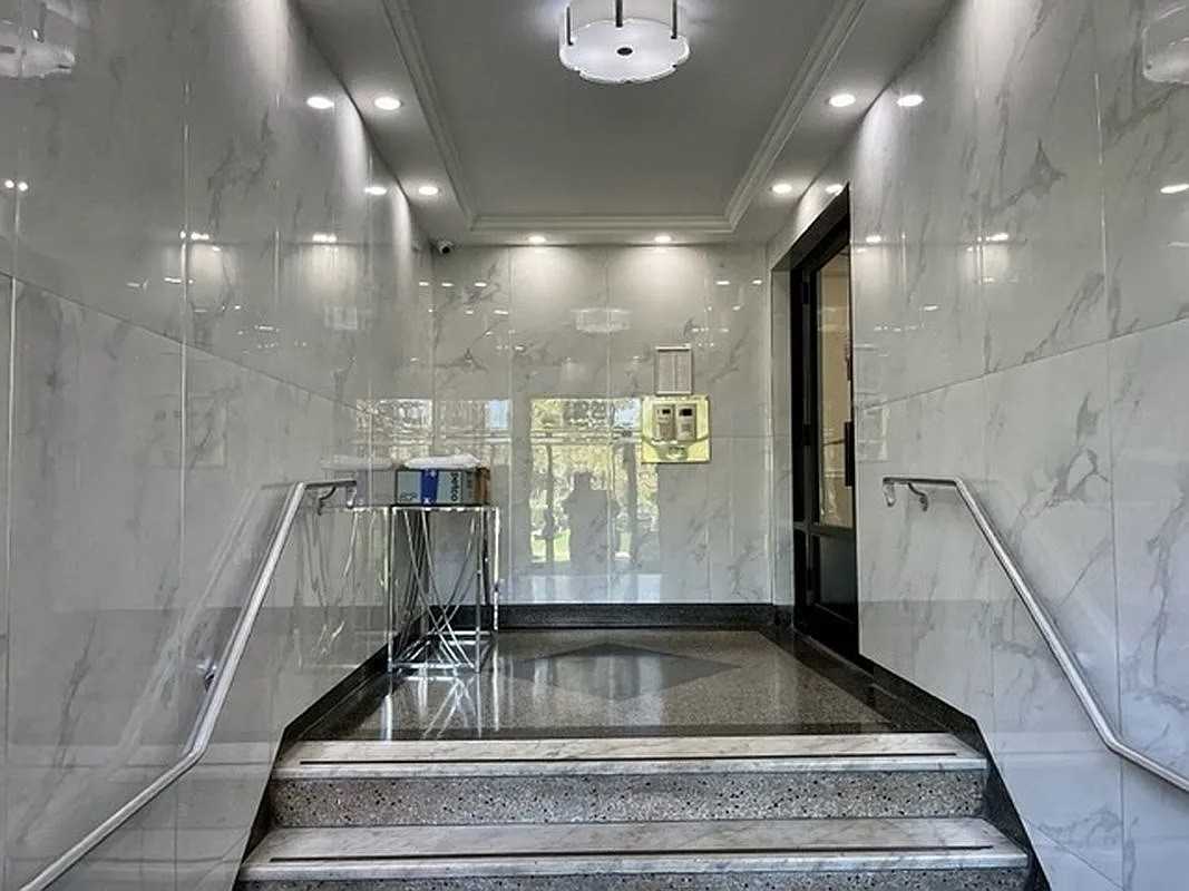 2220 Burnett St - Photo 4 of 8