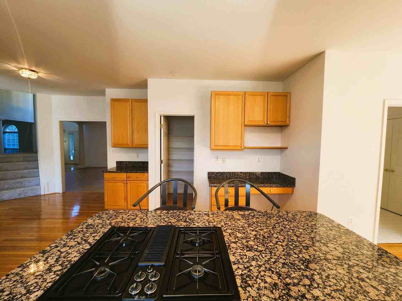 406 Clairborne St - Photo 5 of 39