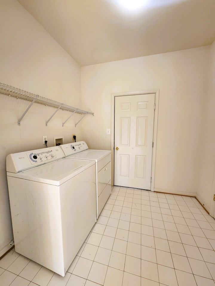 406 Clairborne St - Photo 7 of 39