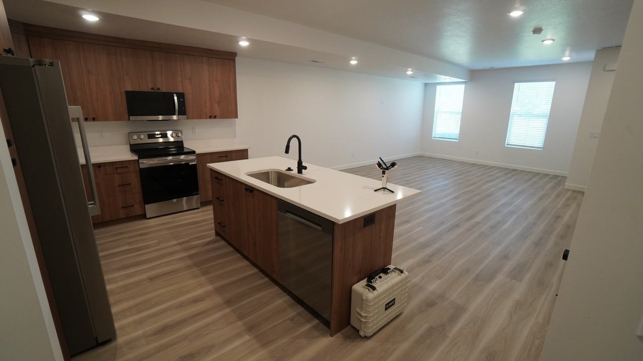 977 S Swoop Dr - Photo 3 of 25