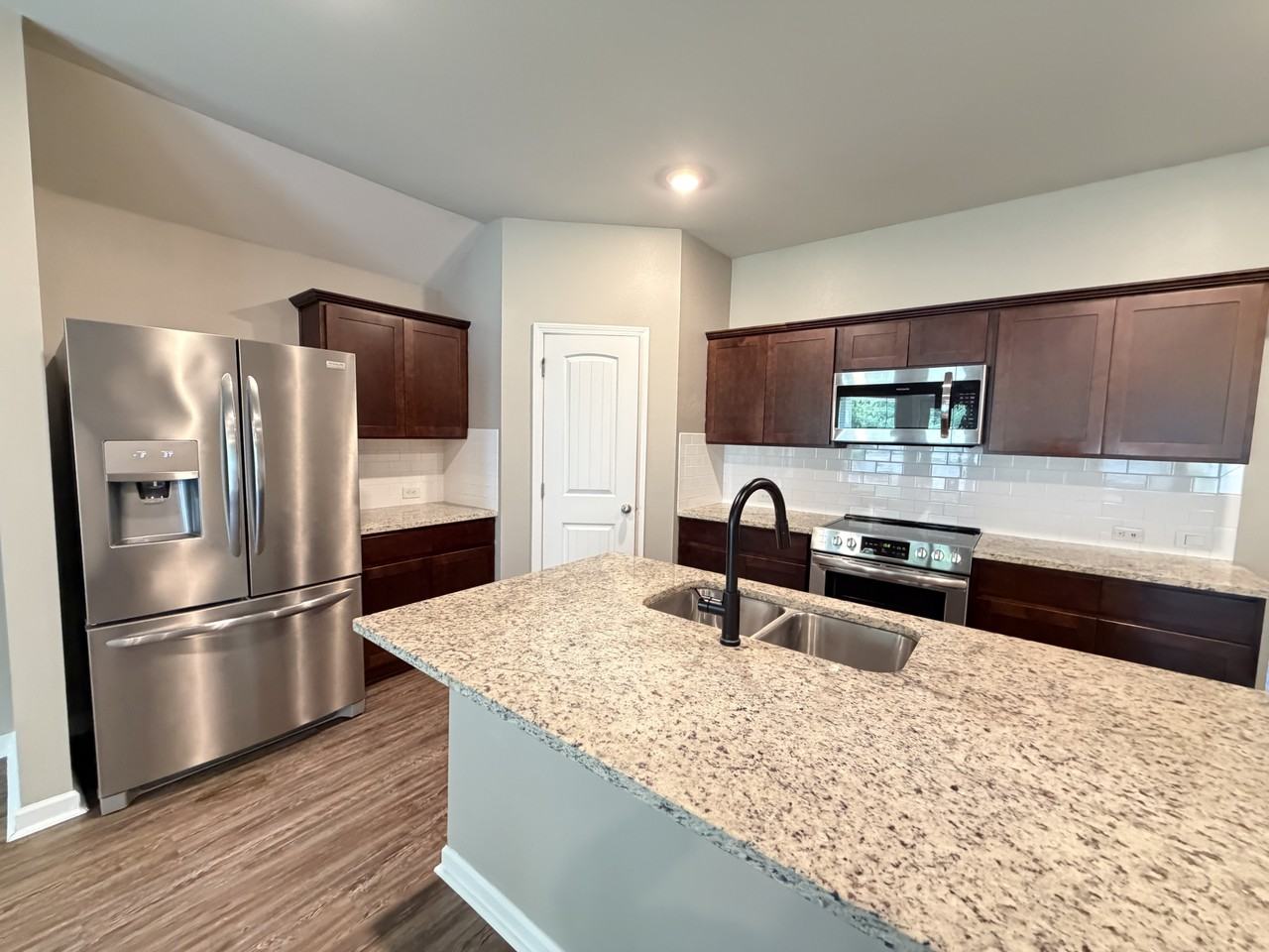 30891 Clearview Ct - Photo 4 of 16