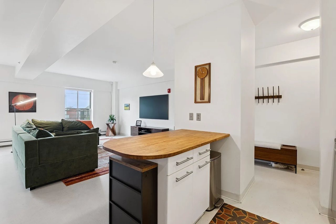 21 Chestnut St #203 - Photo 3 of 21