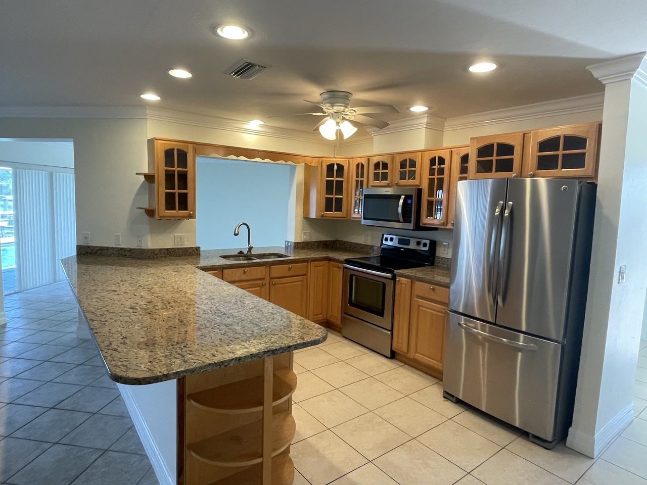 5346 Colony Ct - Photo 3 of 37