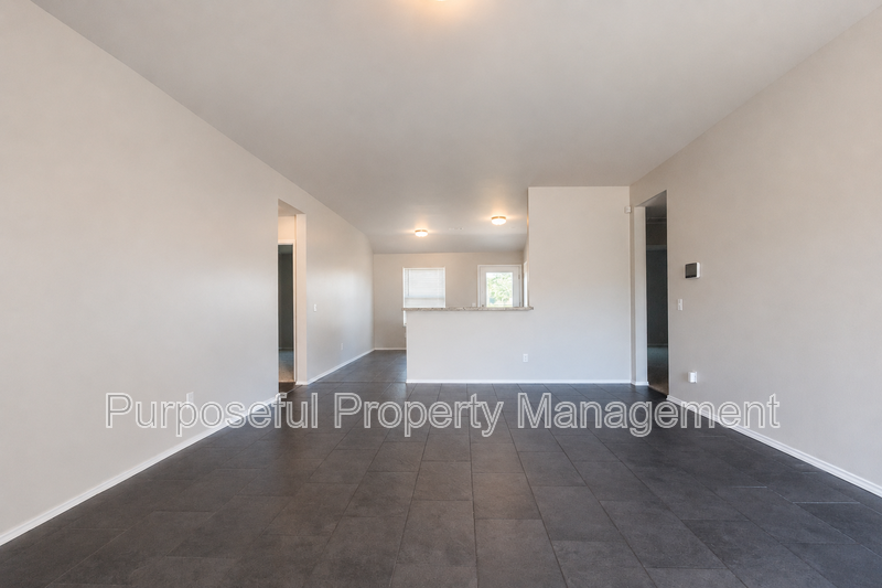1809 W Antler Way - Photo 4 of 29