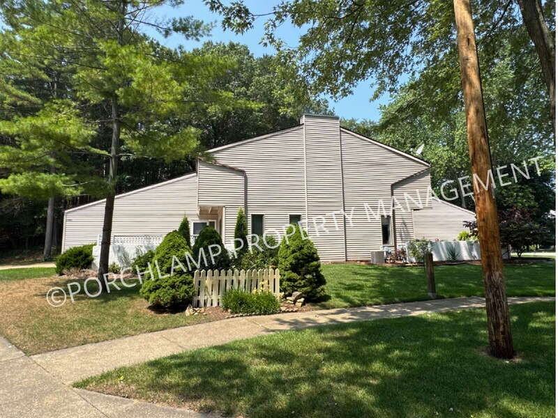 17460 Dunewood Ct #B - Photo 3 of 26