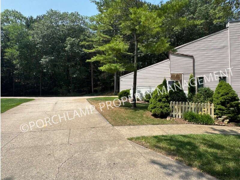 17460 Dunewood Ct #B - Photo 4 of 26
