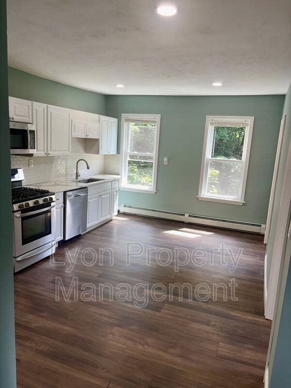 1 Grant Ave #2R - Photo 6 of 25