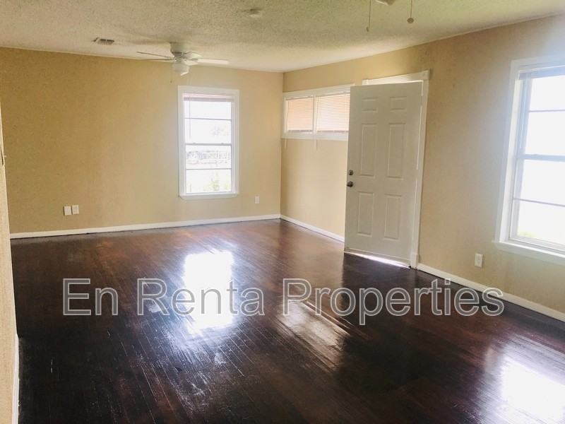 6037 Graham St - Photo 3 of 12