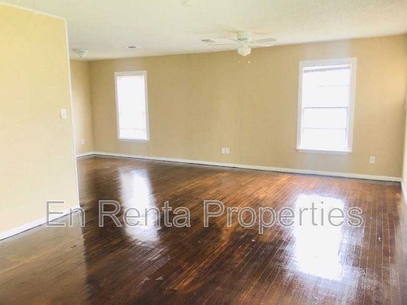 6037 Graham St - Photo 5 of 12