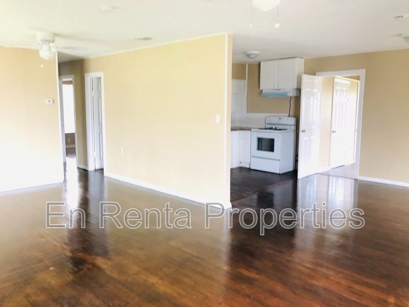 6037 Graham St - Photo 7 of 12