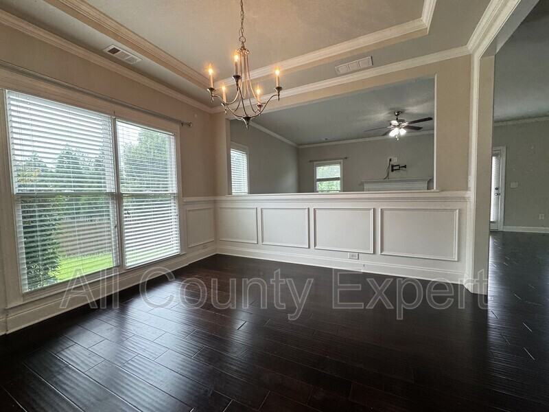 1674 Fairview Dr - Photo 7 of 30
