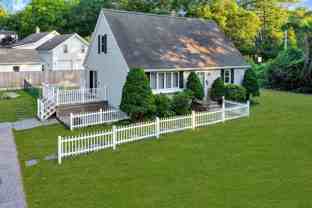 208 Winnapaug Rd - Photo 1 of 1