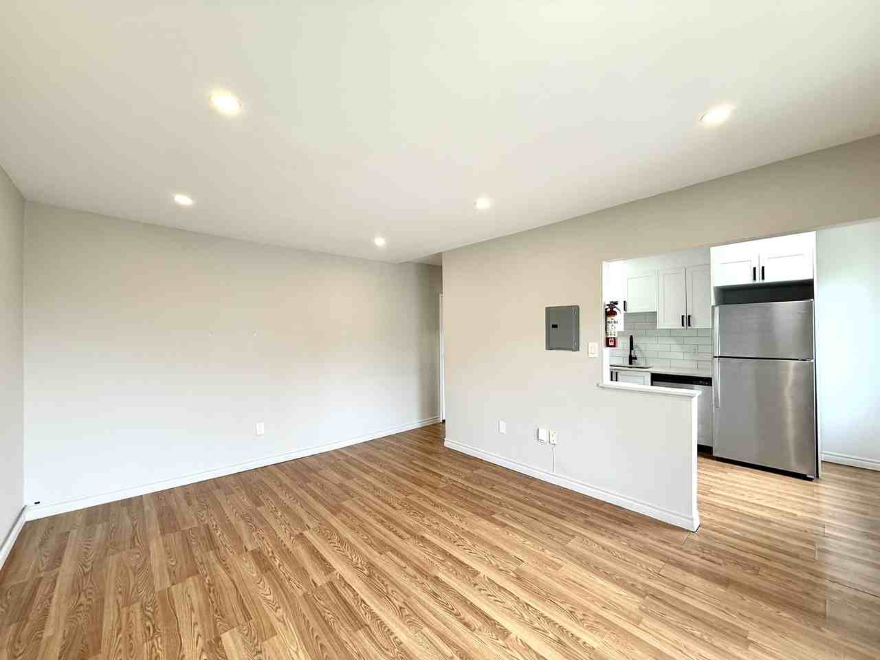 10 West Park Ave - Photo 3 of 6