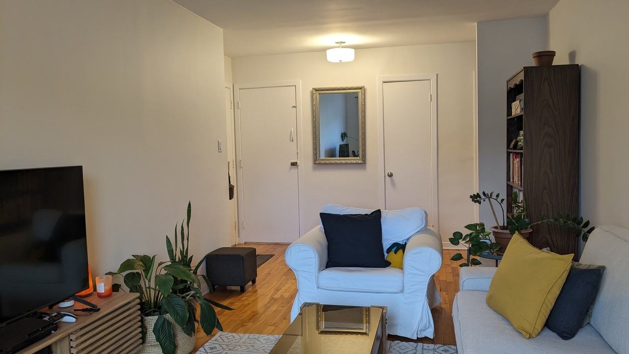 5015 18E Avenue #8 - Photo 2 of 11