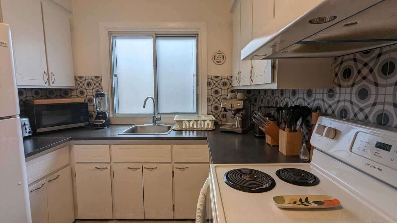 5015 18E Avenue #8 - Photo 7 of 11