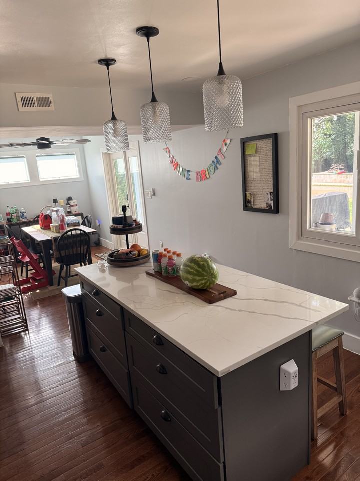 1307 Hamlin St Ne #NA - Photo 5 of 20