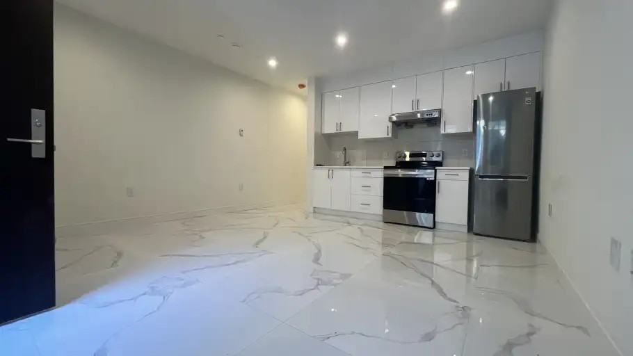 5549 University Blvd - Photo 3 of 10