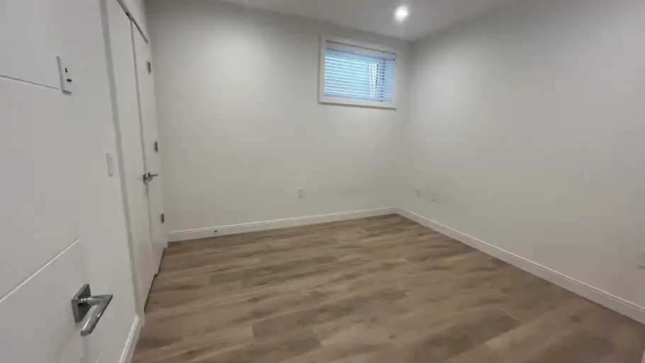 5549 University Blvd - Photo 4 of 10