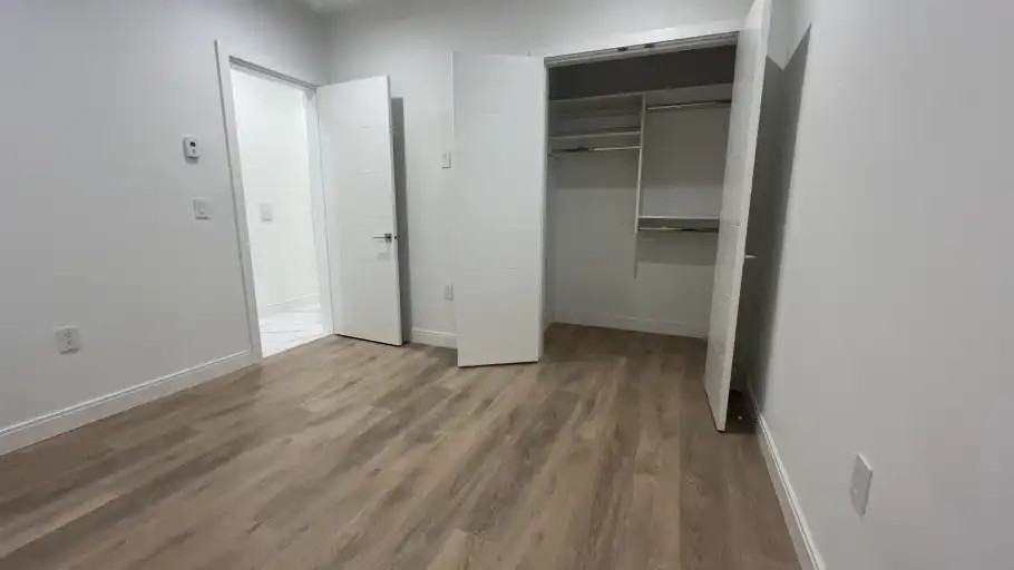 5549 University Blvd - Photo 5 of 10