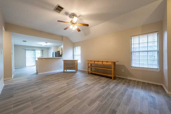 1607 Greening Way - Photo 6 of 20