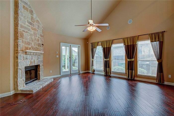 2409 Santa Clara Ln - Photo 4 of 32