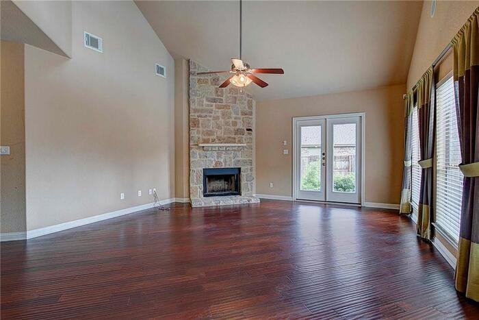 2409 Santa Clara Ln - Photo 5 of 32