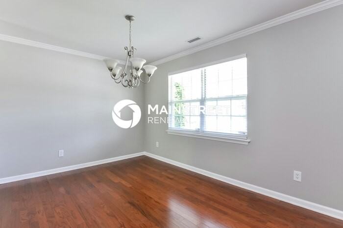 1435 Cairo Way - Photo 6 of 17