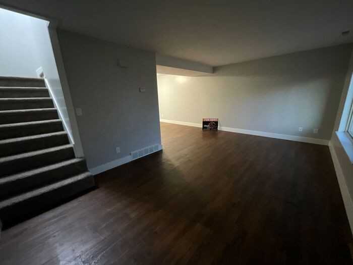 906 E 1225 N - Photo 2 of 11