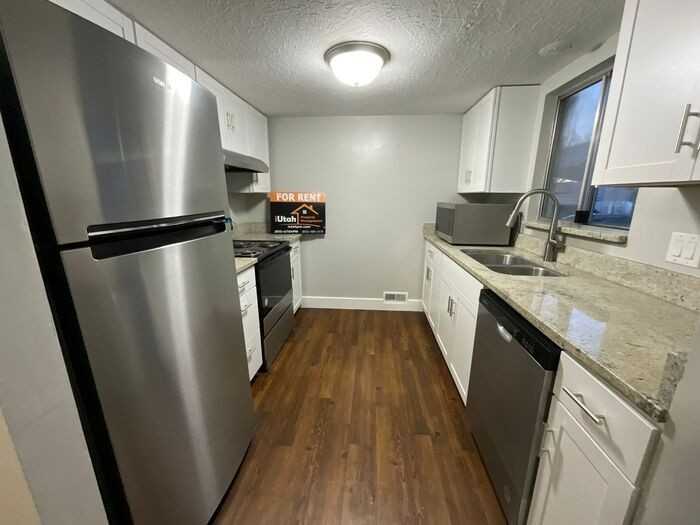 906 E 1225 N - Photo 3 of 11