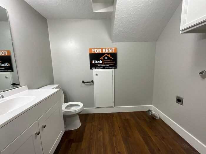 906 E 1225 N - Photo 5 of 11