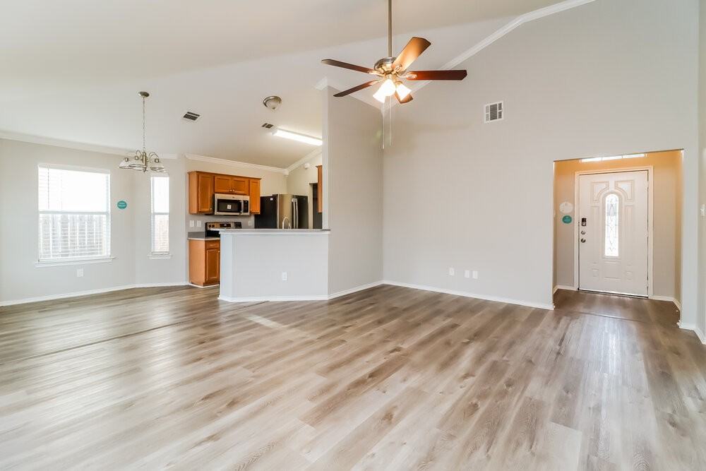 2105 Pacino Dr - Photo 4 of 17