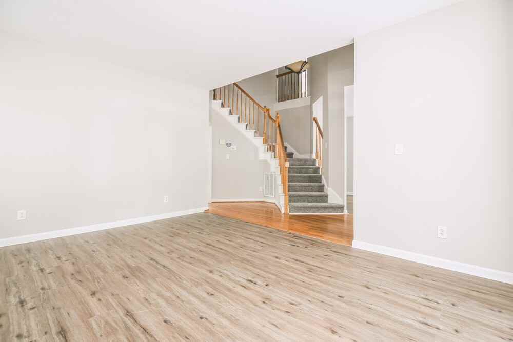 1004 Silverbell Ln - Photo 5 of 17