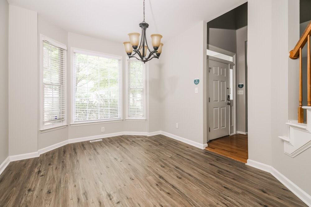 1004 Silverbell Ln - Photo 6 of 17