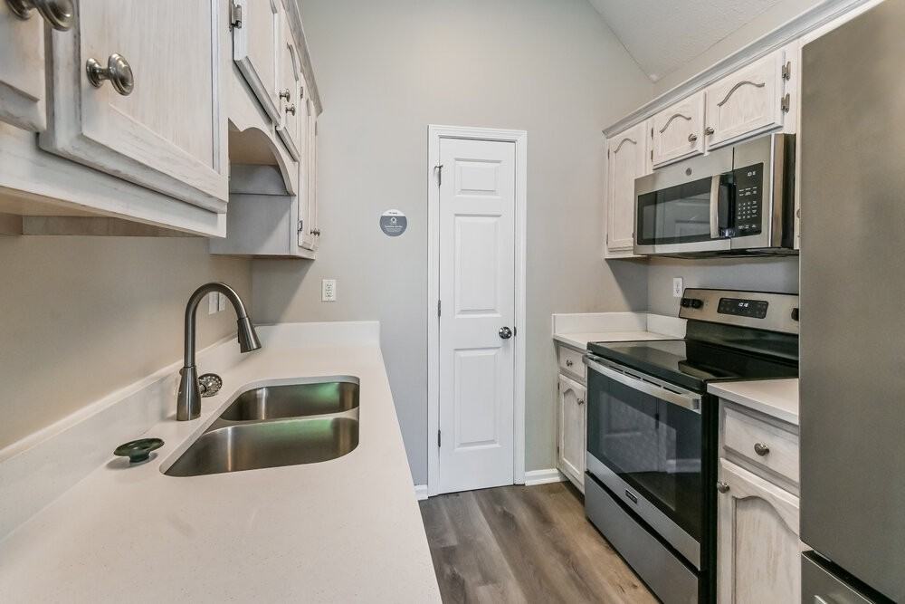 3123 Conger Ct W - Photo 7 of 16