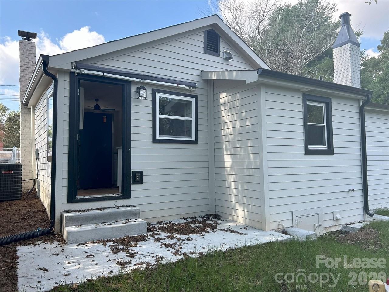 303 S Main St - Photo 6 of 15