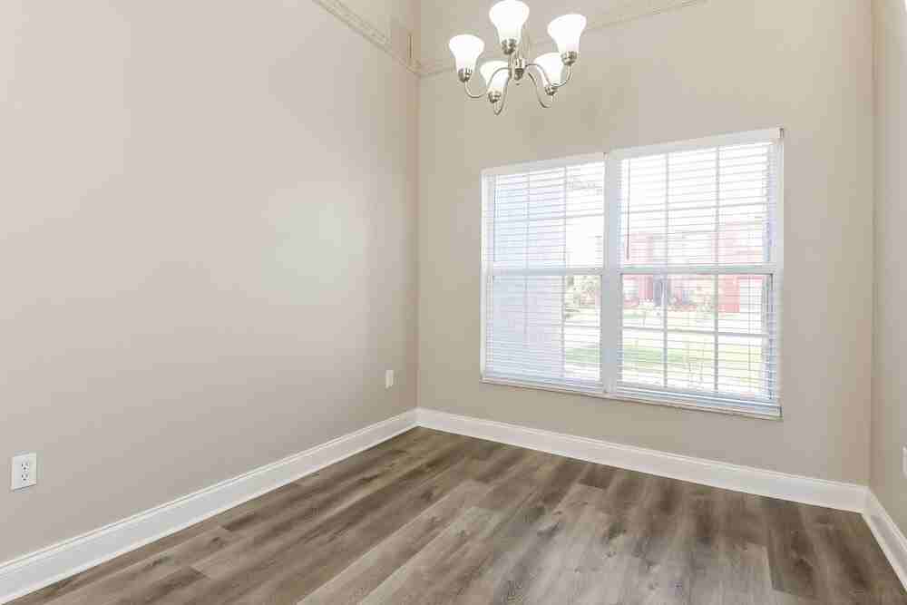 225 Beckenham Dr - Photo 5 of 17