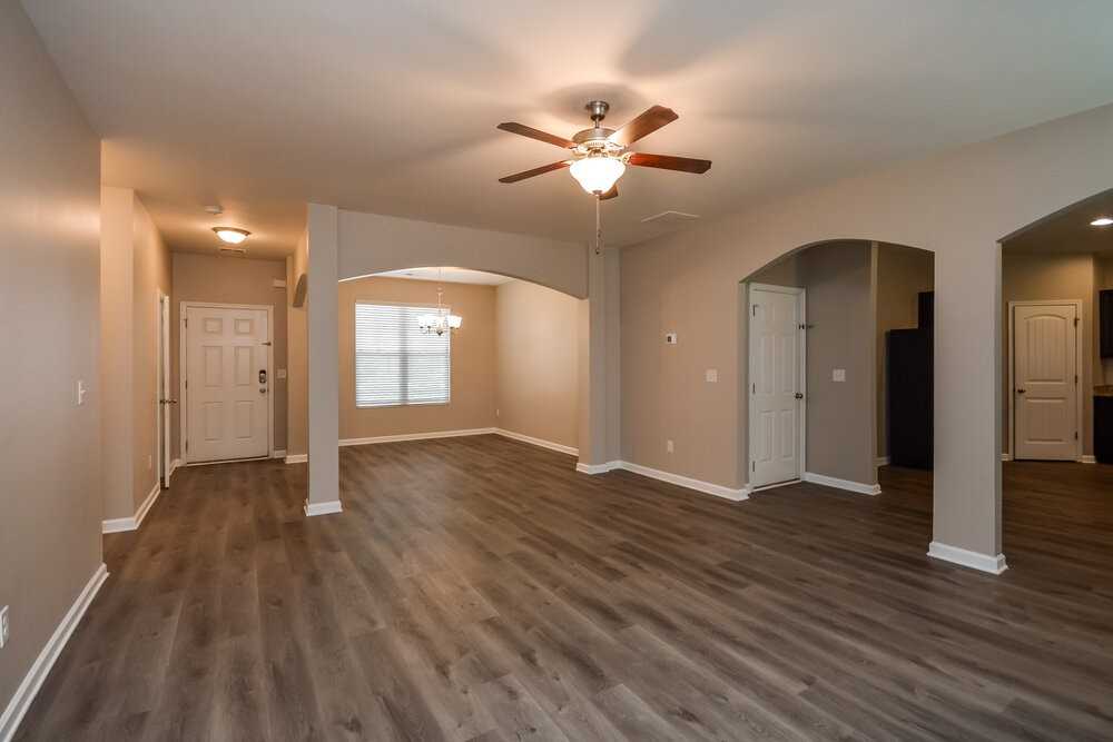 1352 Worcester Trl - Photo 5 of 17