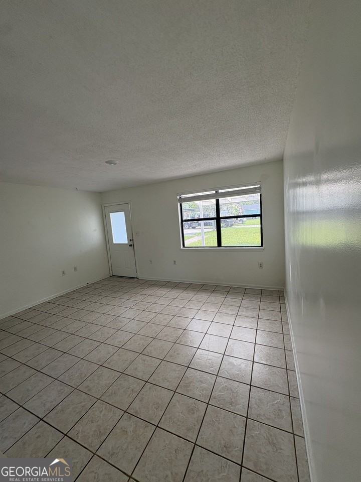 502 Chateau Cir - Photo 3 of 12