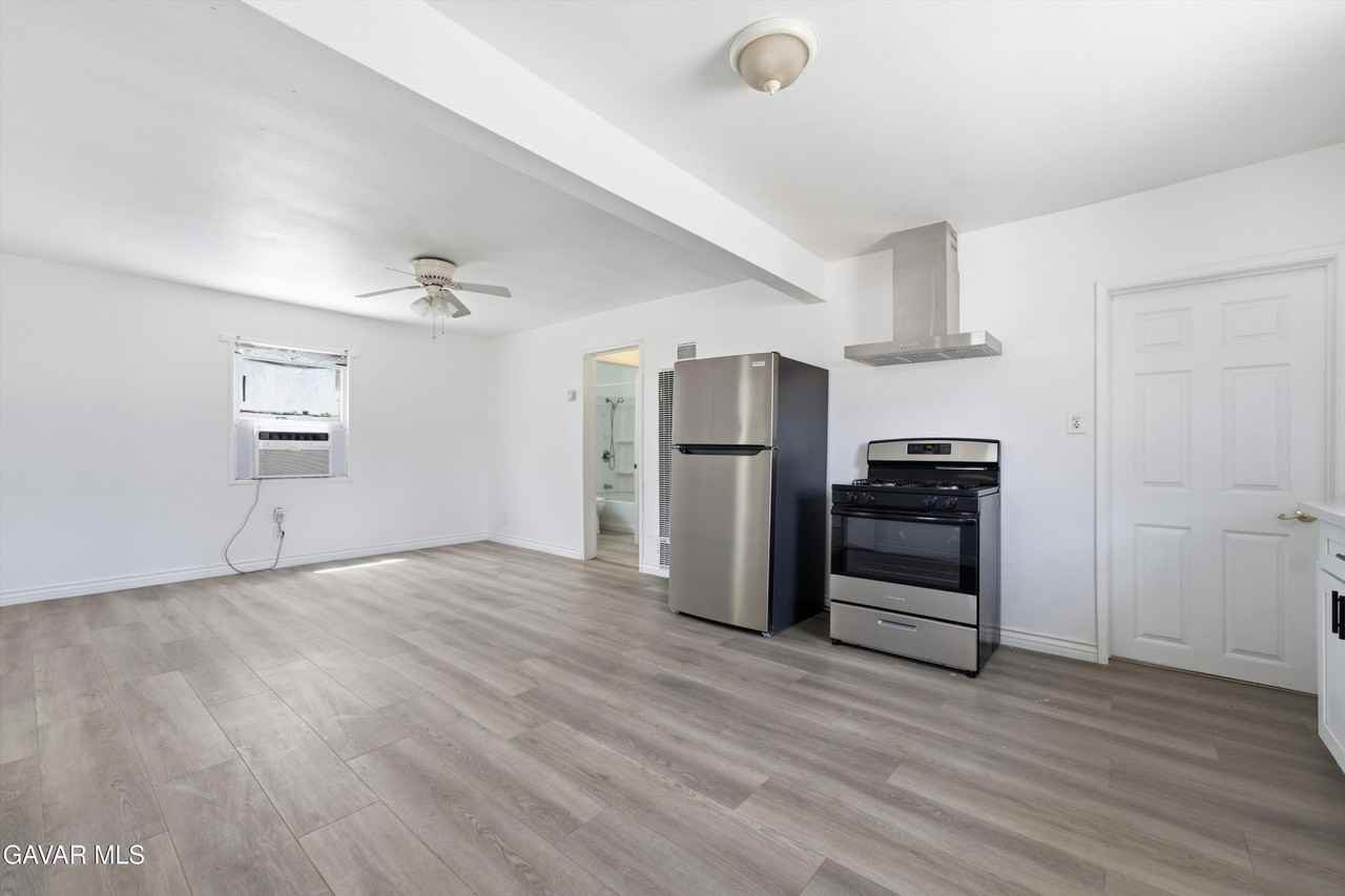 4851 W Avenue M8 - Photo 5 of 12