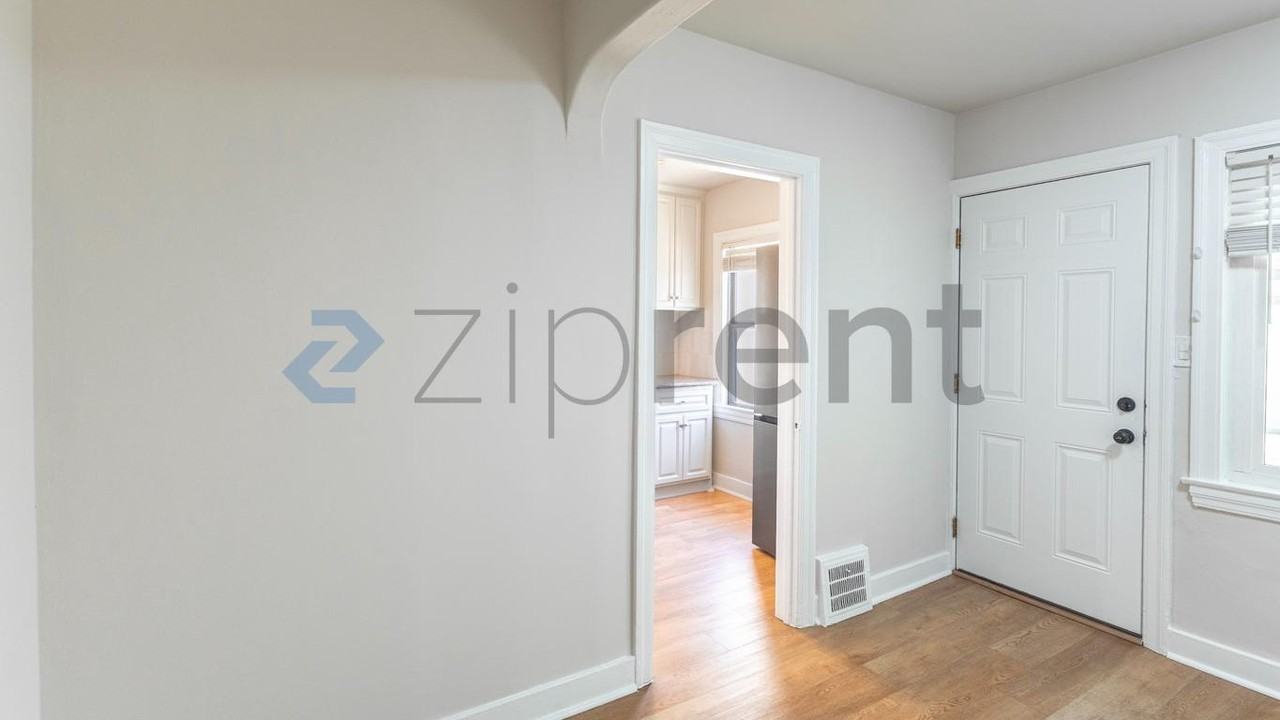 1390 E Santa Clara St #4 - Photo 5 of 16